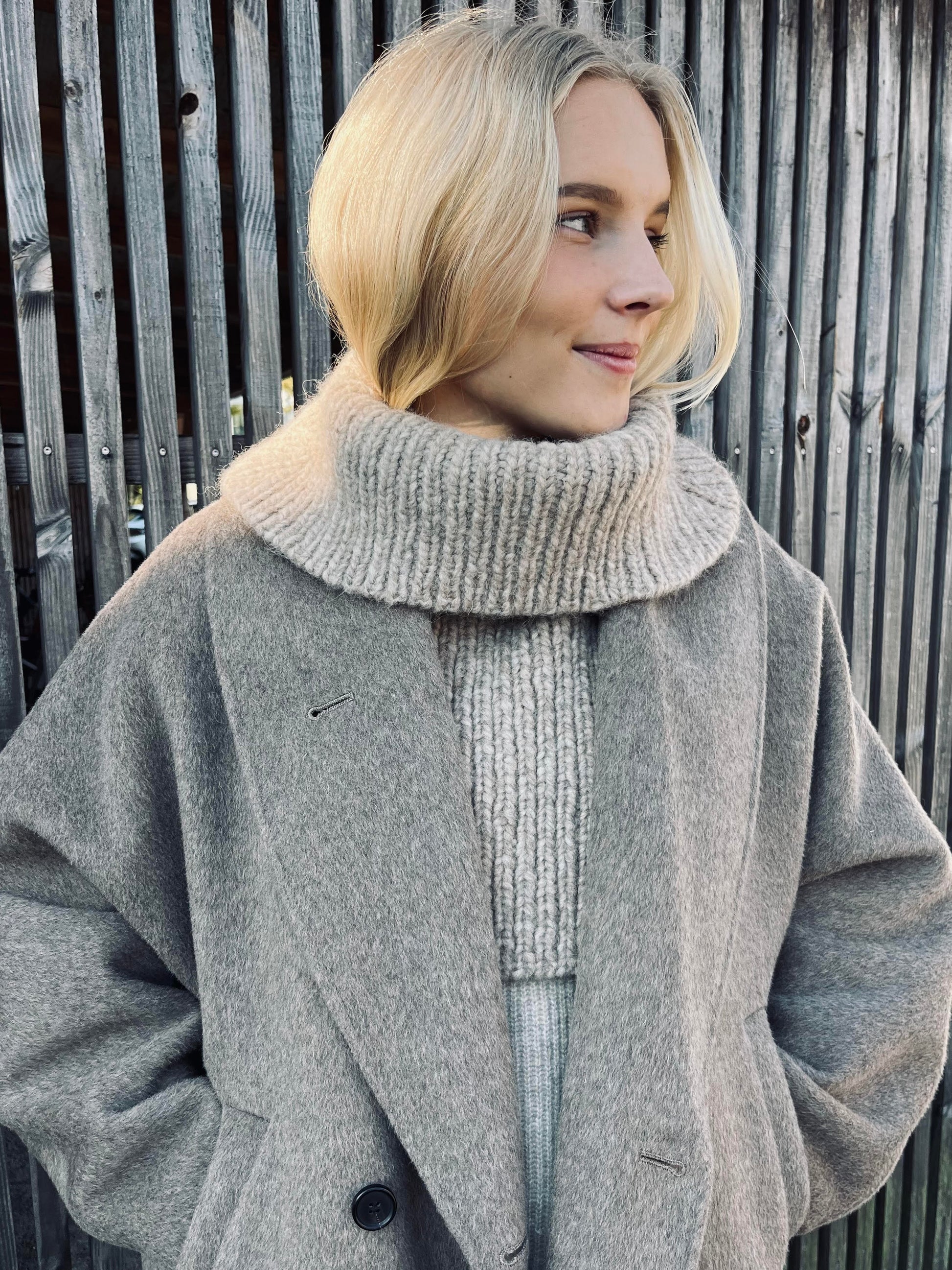MY SHAPED ROLL NECK