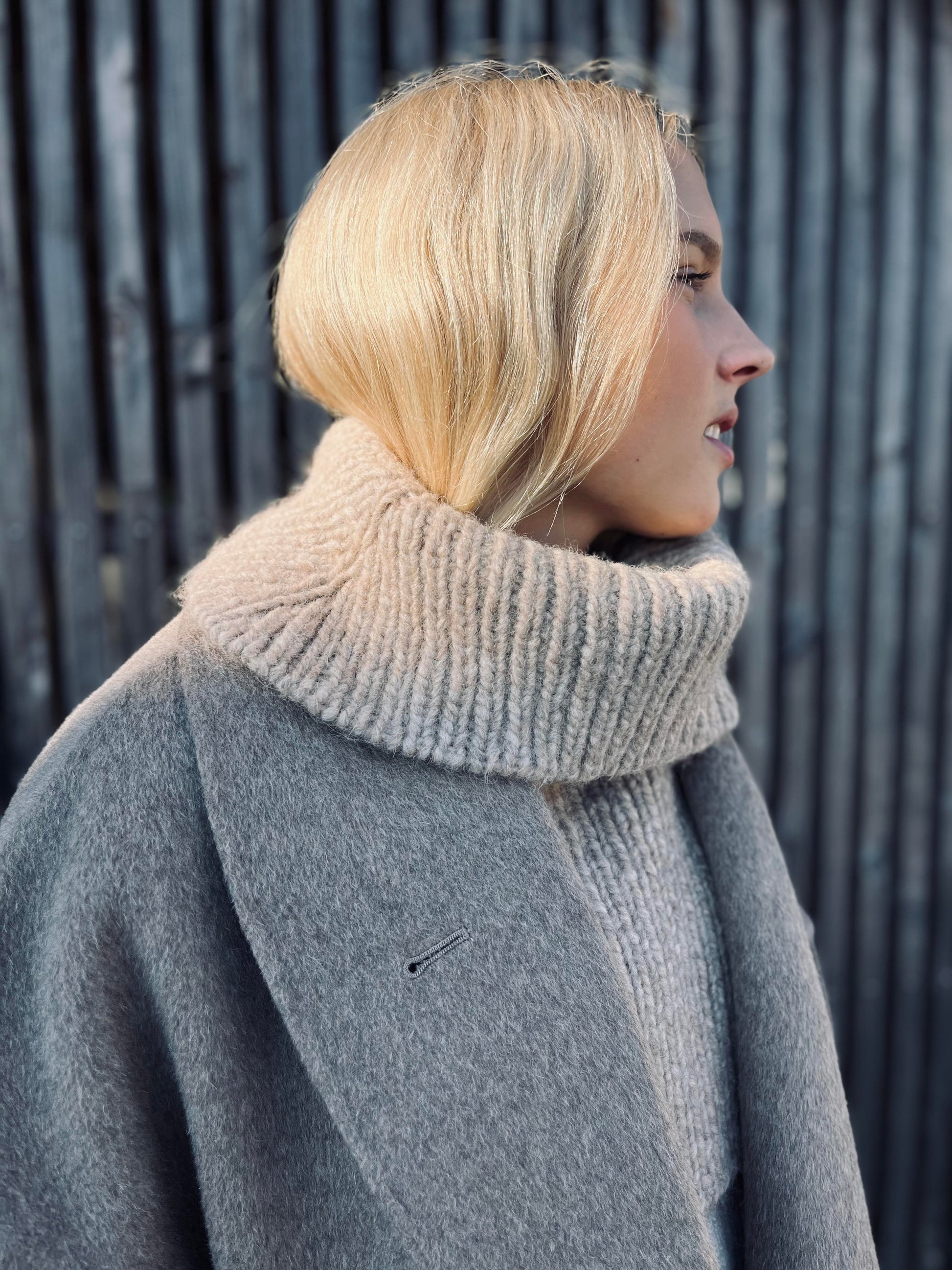 MY SHAPED ROLL NECK